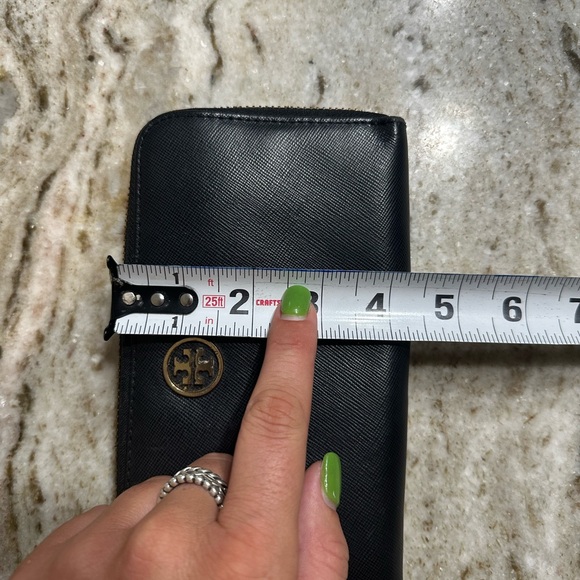 Tory Burch Robinson zipper wallet - Picture 6 of 8